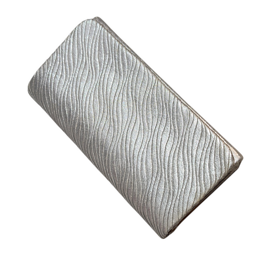 תיק כסוף קטן ללא רצועה