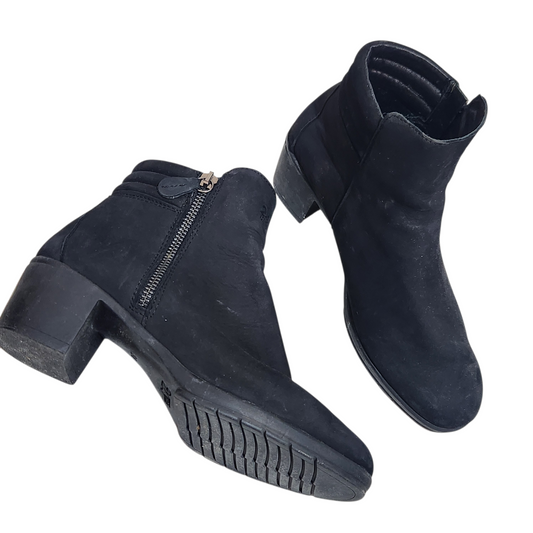 24HRS | נעלי מגף צבע שחור | לאישה מידה 38