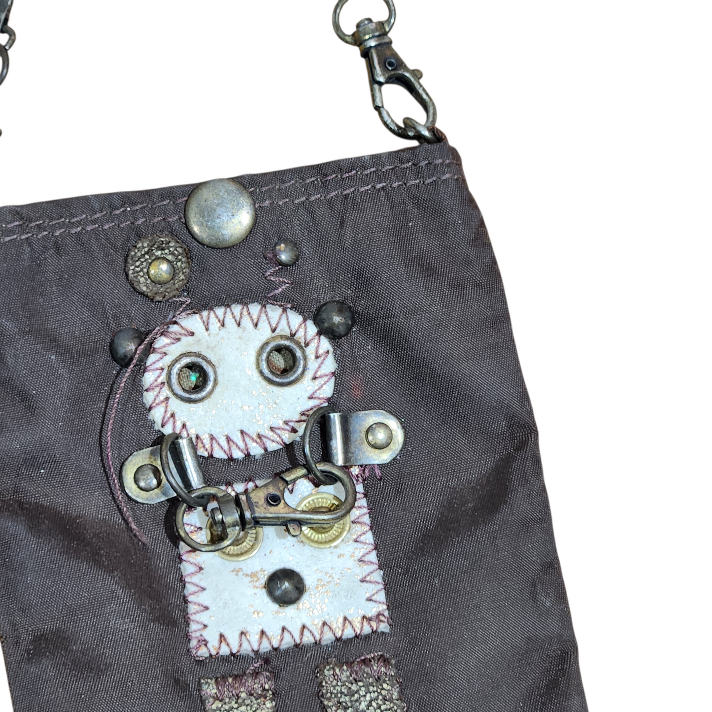 ארנק חום קטן מעוצב