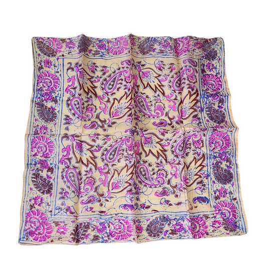 מטפחת מעוצבת קטנה