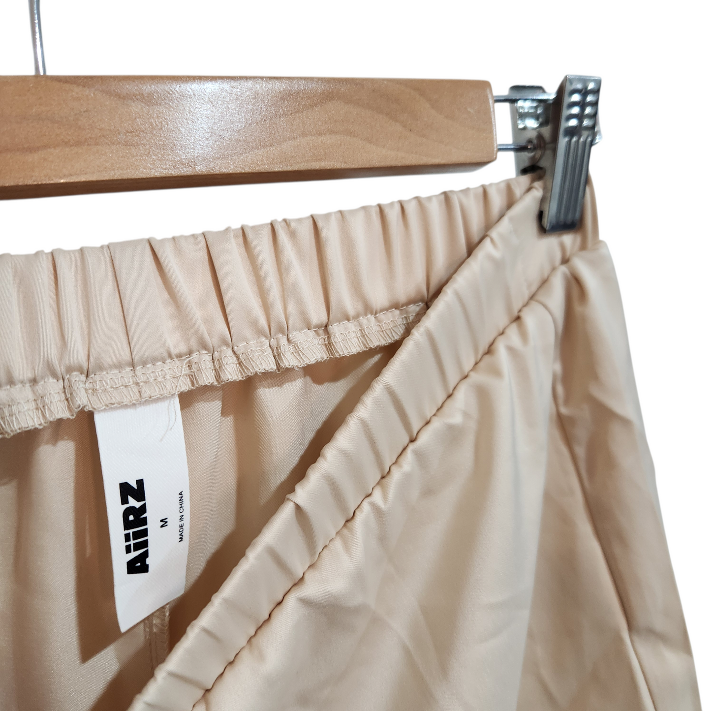 AIIRZ | מכנסיי סטן קצרים לאישה מידה M