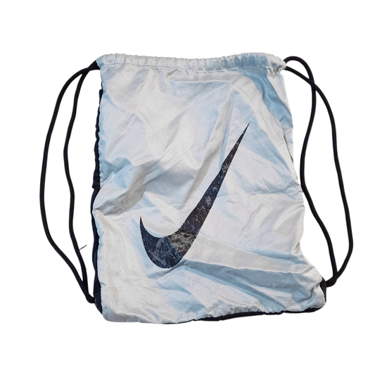 NIKE תיק שרוך / תיק גב קל – לבן עם לוגו | לוגו מעט דהה