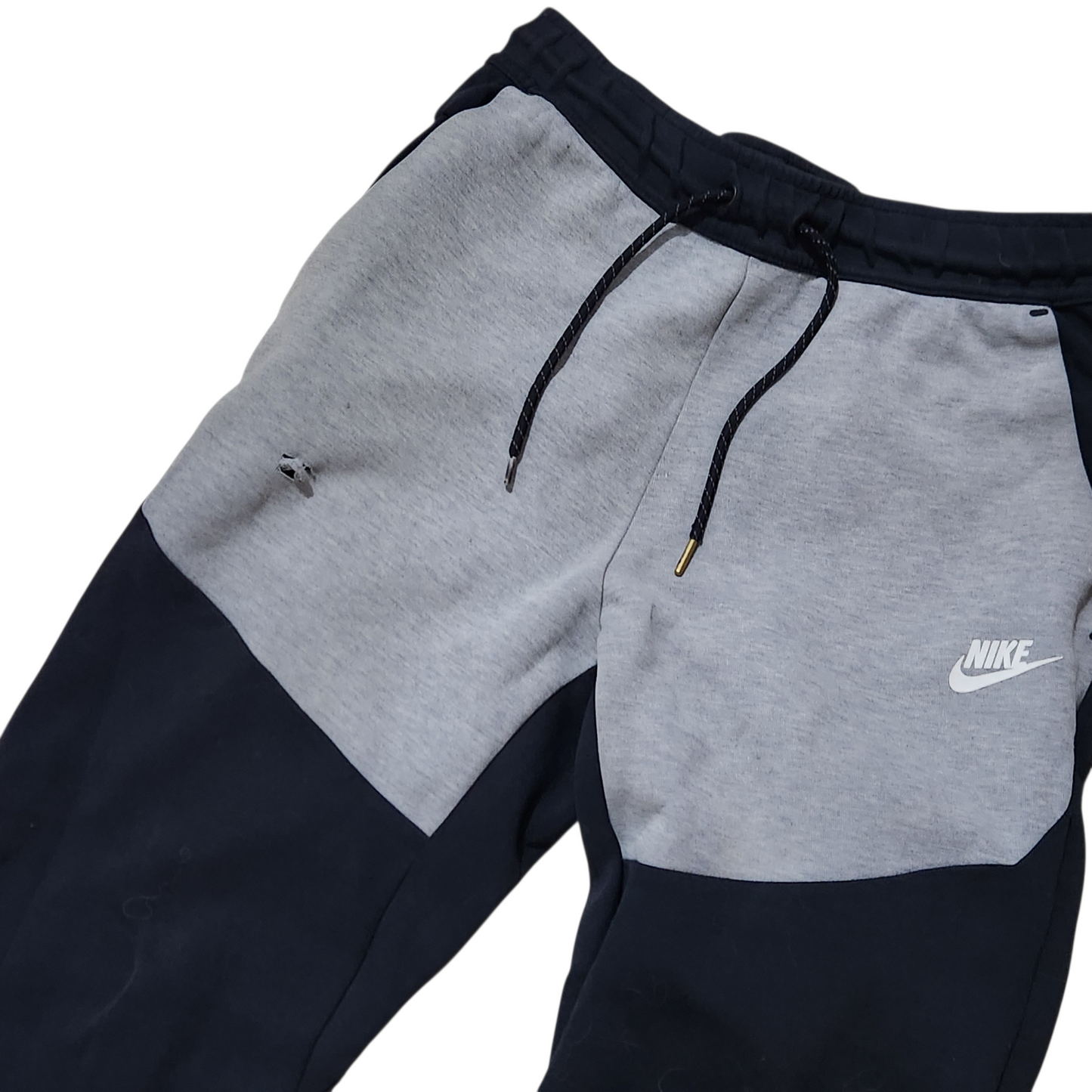 NIKE | טרנינג לגבר מידה S | עם חור קטן - מצולם