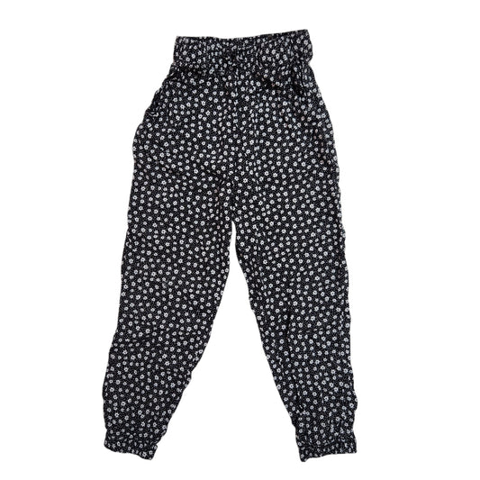 H&M | מכנסיים קלילים פרחוניים לבנות גיל 6-7 | שחור עם הדפס פרחים