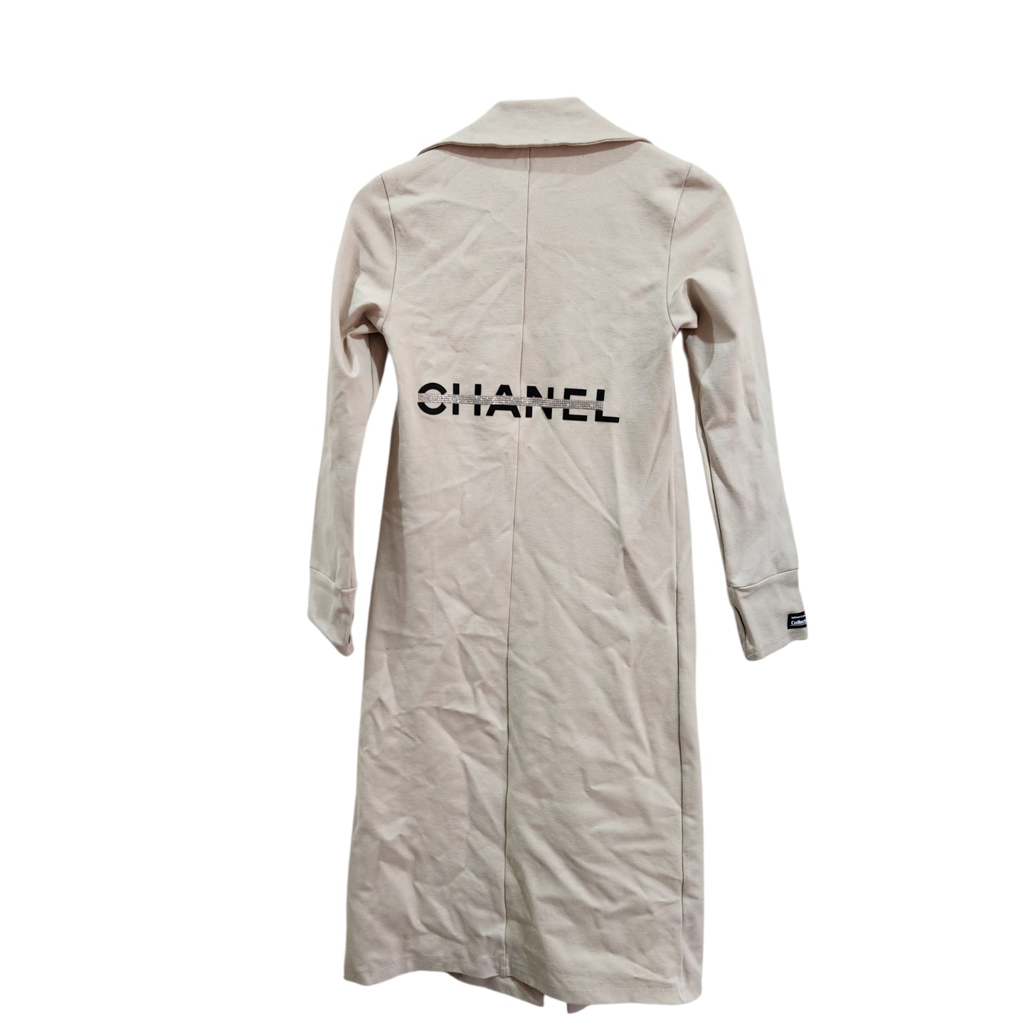 MONOPOL FASHION | עליונית ארוכה בצבע בז' לאישה מידה S | הדפס CHANEL בגב | חדש עם תווית