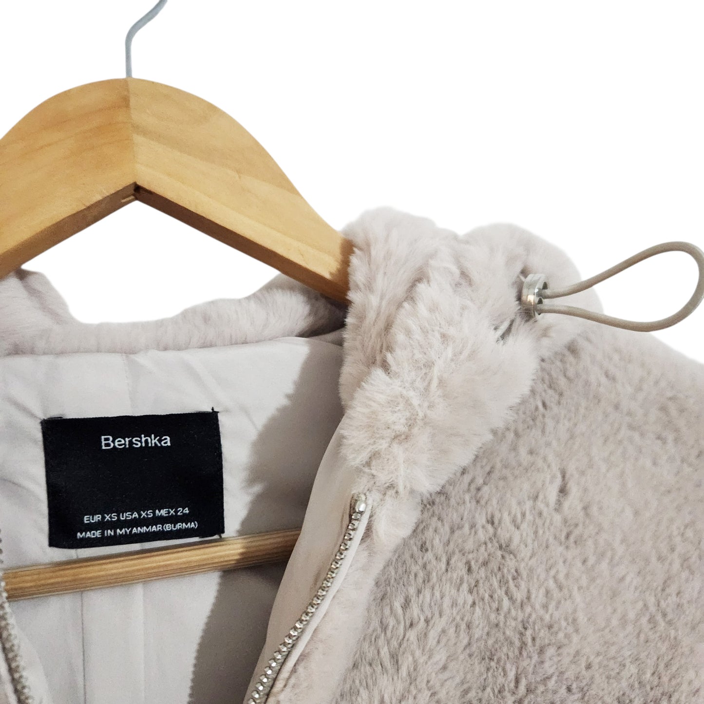 BERSHKA | ג'קט פרווה רך עם קפוצ'ון לנשים | מידה XS