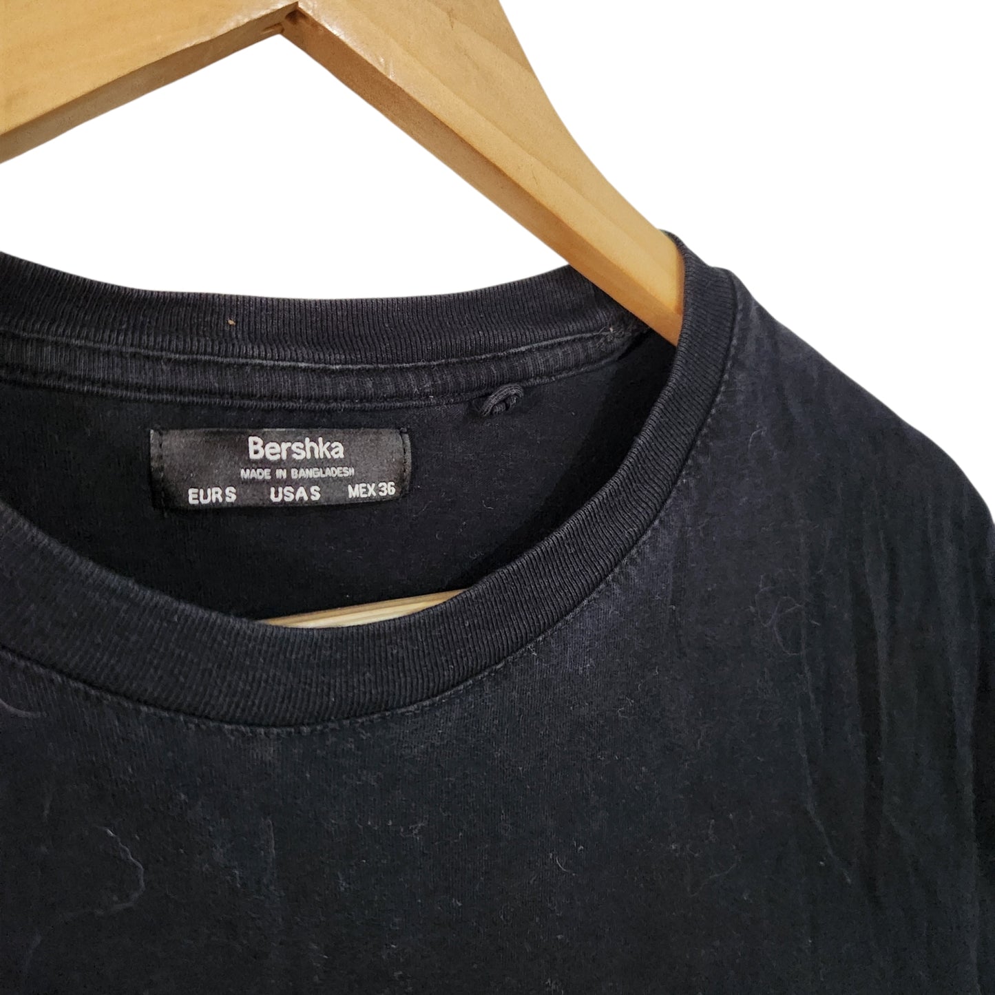 BERSHKA | חולצת טי לגבר מידה S | שחורה