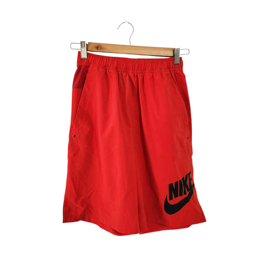 NIKE | מכנסי ספורט קצרים לילדים מידה XL (158–170 ס"מ) | אדום גיל 16-18