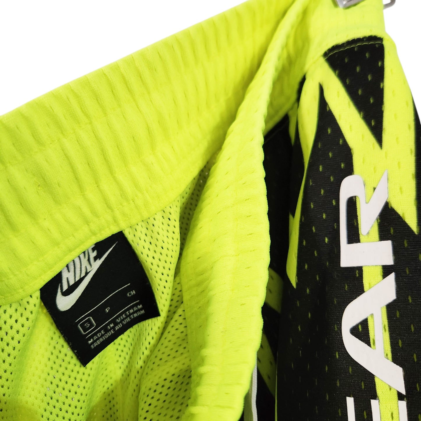NIKE | מכנסי ספורט קצרים לגבר מידה S | Dri-FIT | שחור-צהוב ניאון