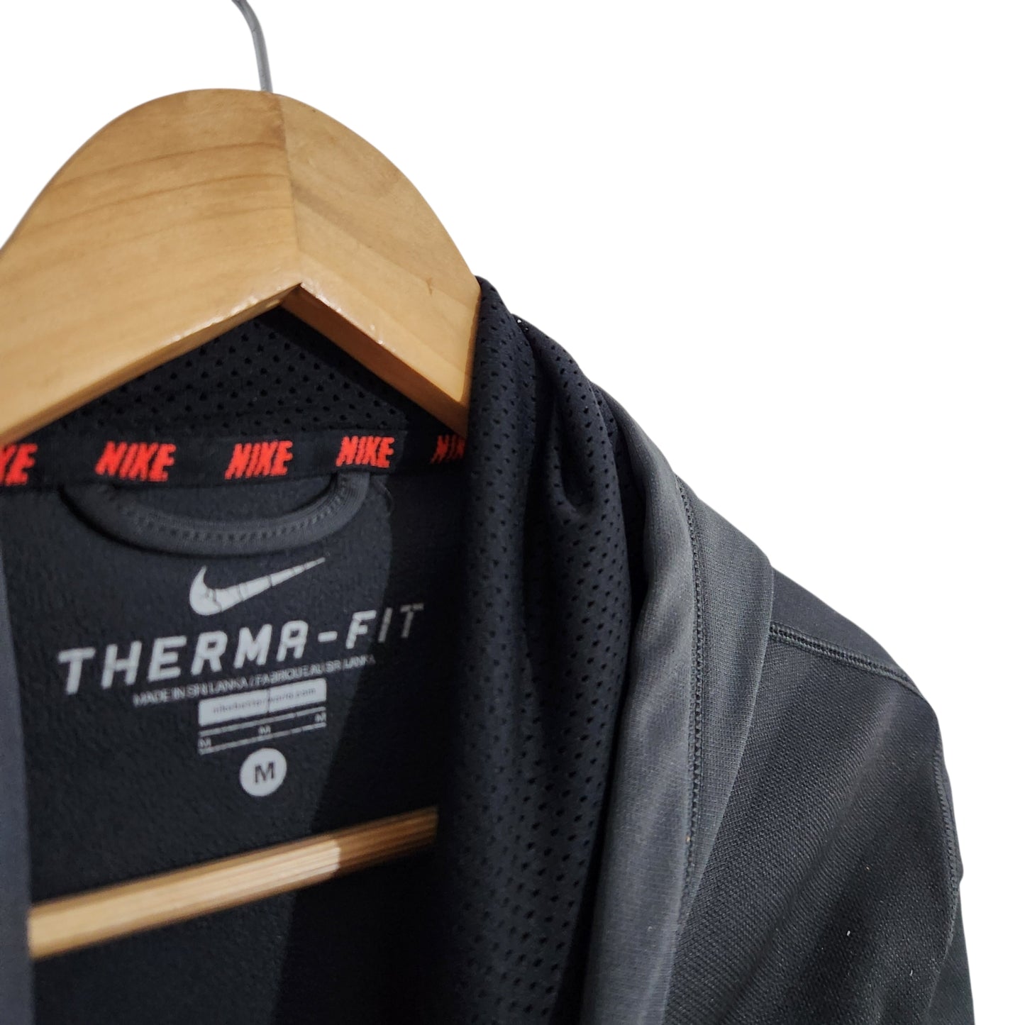 NIKE Therma-FIT | קפוצ'ון ספורט לנשים | מידה M | שחור