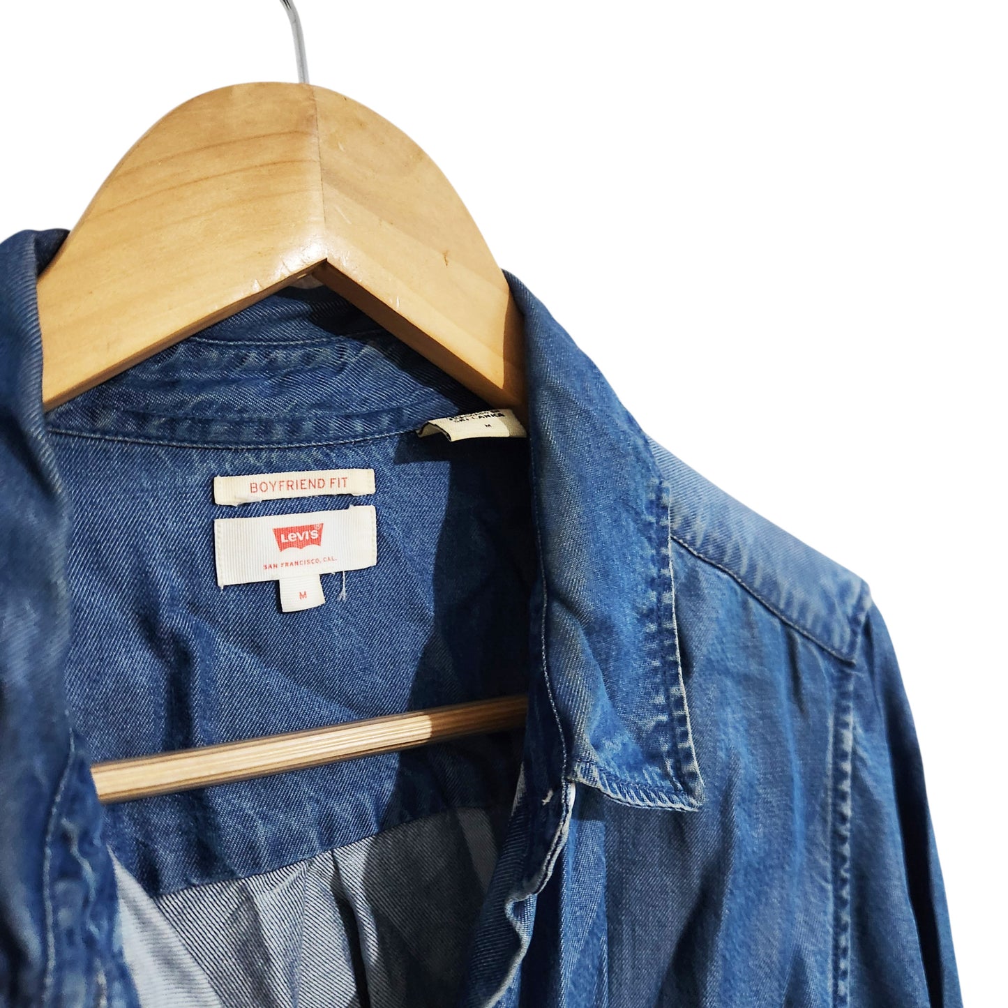LEVI'S | חולצת ג'ינס לנשים | מידה M | Boyfriend Fit