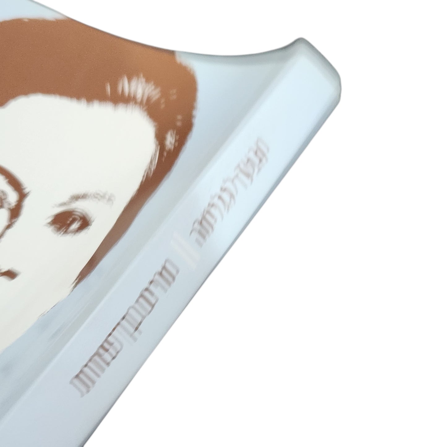 ספר | מבעד לגלימה | מרים בן־פורת