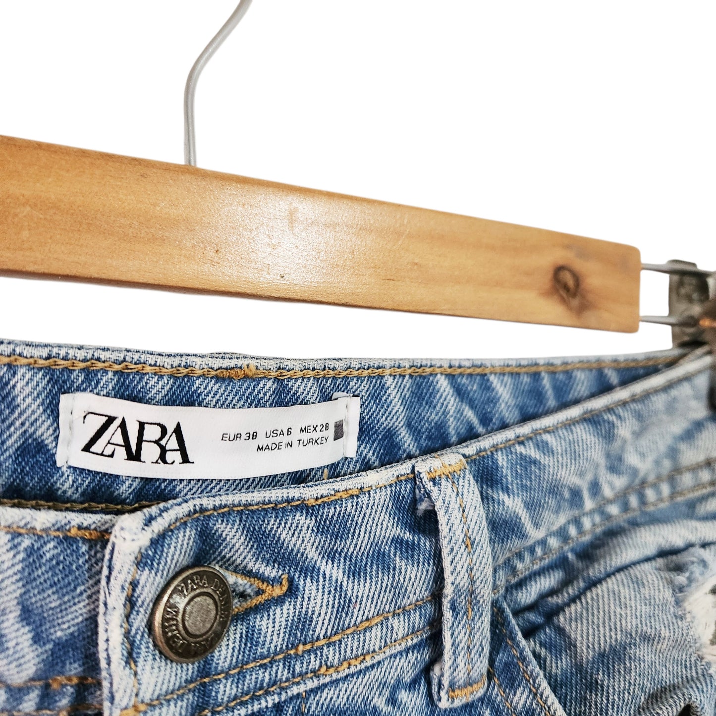 ZARA | ג'ינס לנשים מידה 38 | כחול בהיר | קרעים מעוצבים