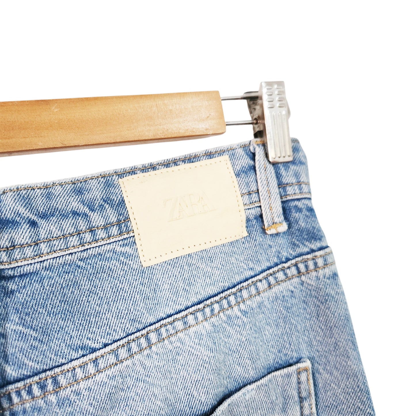 ZARA | ג'ינס לנשים מידה 38 | כחול בהיר | קרעים מעוצבים