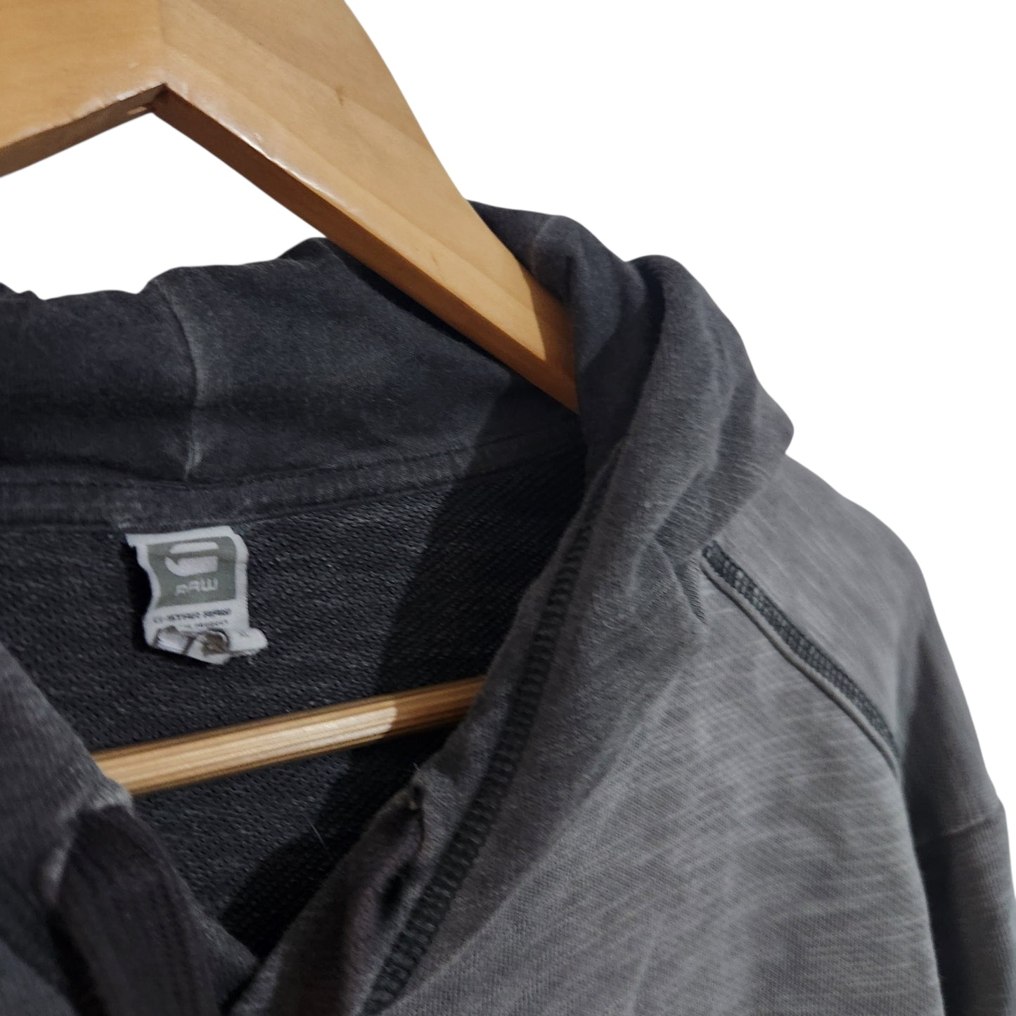G-STAR RAW | קפוצ'ון לגברים | מידה XL | אפור | מעט דהה עם חור קטן