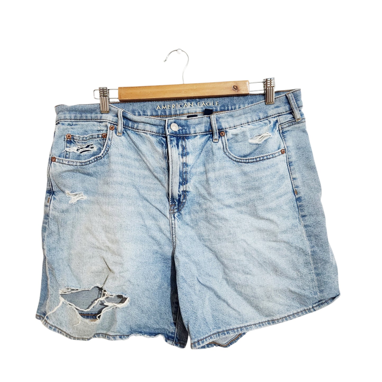 AMERICAN EAGLE | מכנסי ג'ינס קצרים לנשים | מידה 14 | תכלת | קרעים אופנתיים | 38אינץ