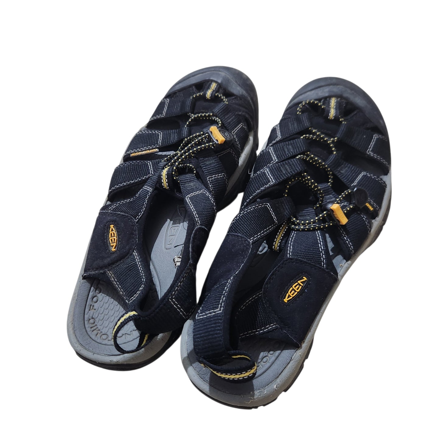 KEEN | סנדלי שטח לגברים מידה 44 | שחור/אפור