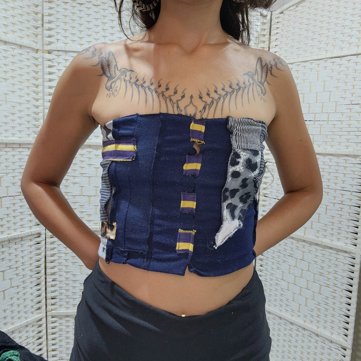 RUTH HAGGAI | טופ סטרפלס Upcycled לנשים מידה S/M | מיחדוש בעבודת יד | גב שרוכים מתכוונן