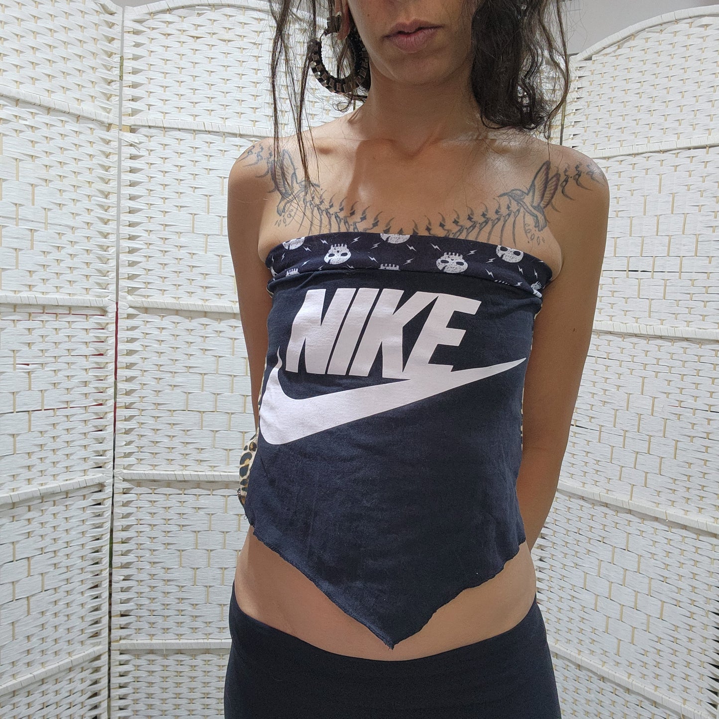 RUTH HAGGIA | טופ סטרפלס Upcycled ONE SIZE | מיחדוש בעבודת יד | גב שרוכים מתכוונן