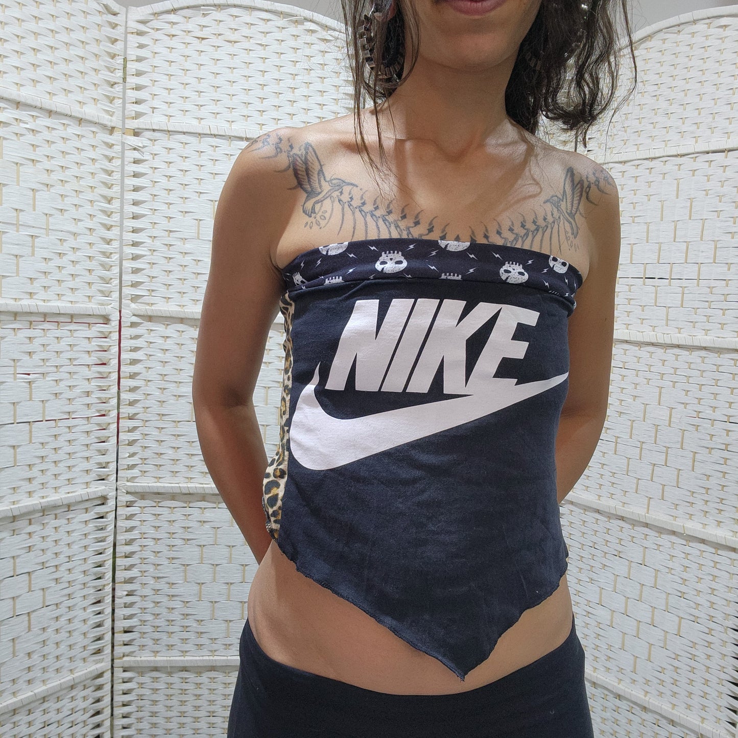 RUTH HAGGIA | טופ סטרפלס Upcycled ONE SIZE | מיחדוש בעבודת יד | גב שרוכים מתכוונן