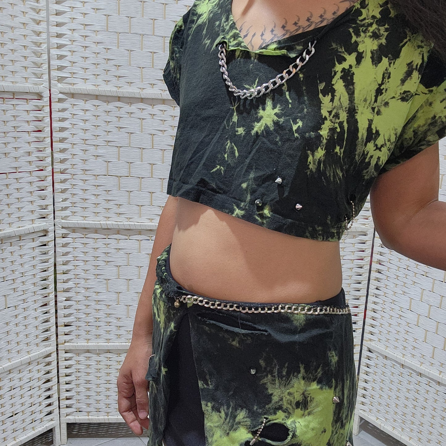 RUTH HAGGAI | סט Upcycled לנשים מידה S/M | קרופ טופ וחצאית מתכווננת | מיחדוש בעבודת יד