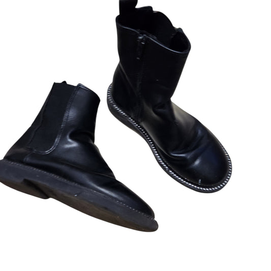 ZARA | מגפיים שחורים עם ניטים עדינים | לילדות מידה 31