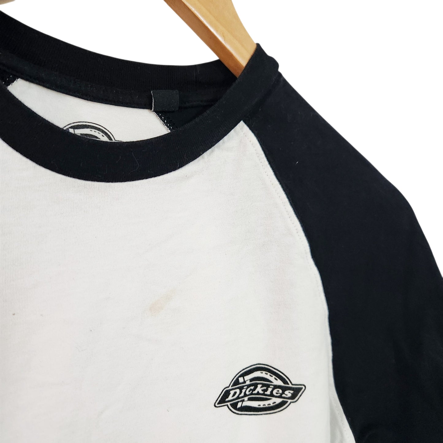 DICKIES חולצת רגלן שחור-לבן עם שרוולים ארוכים – מידה XS | כתם