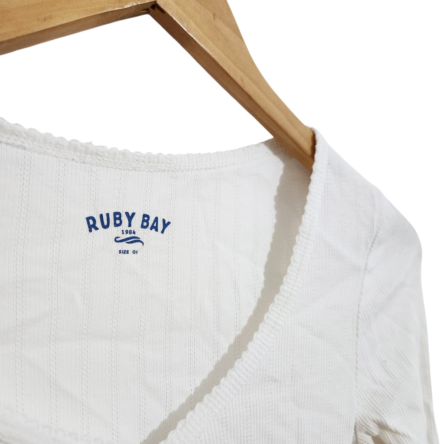 RUBY BAY חולצת ריב לבנה לנשים מידה S