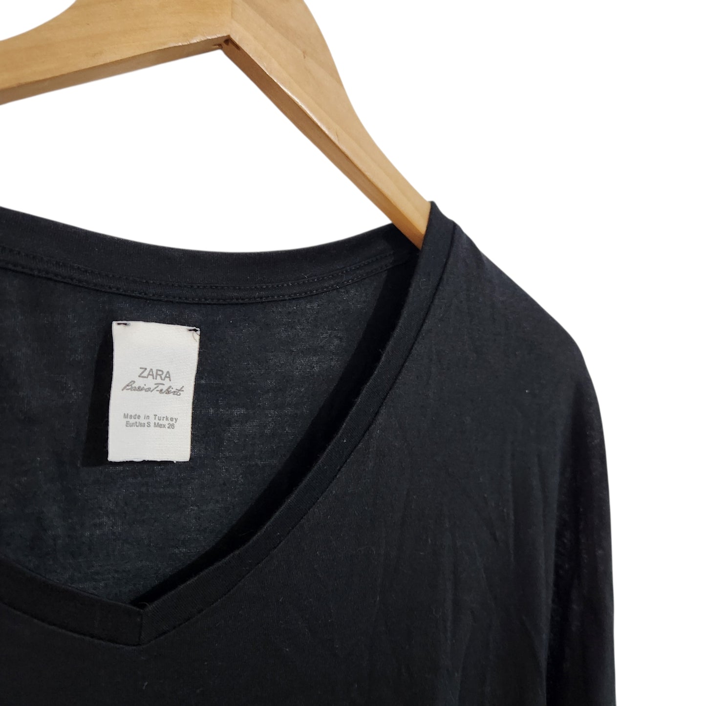 ZARA חולצת טי שחורה לנשים מידה S