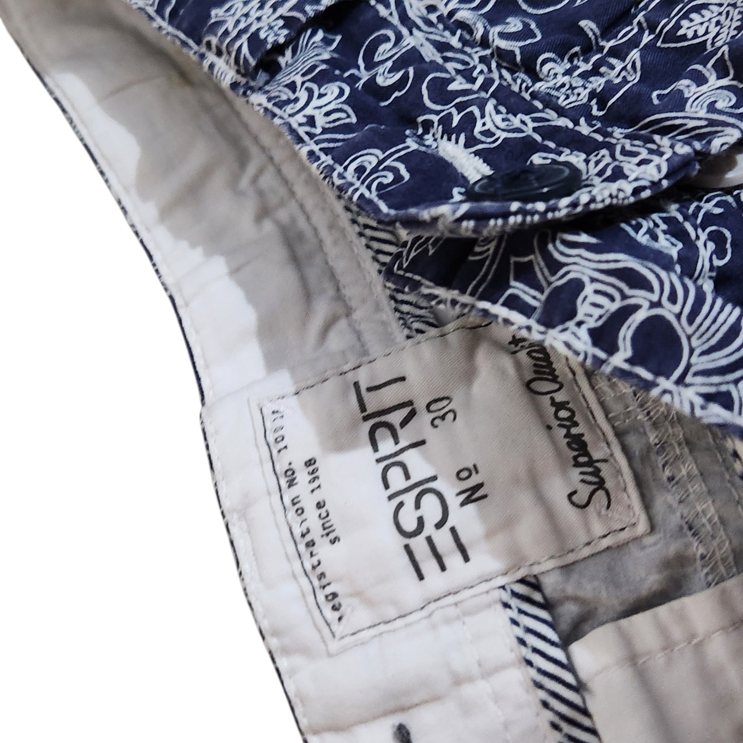 ESPRIT | מכנסי ברמודה לגברים בהדפס פרחים כחול-לבן מידה 36 אינץ | מידה אירופאית46