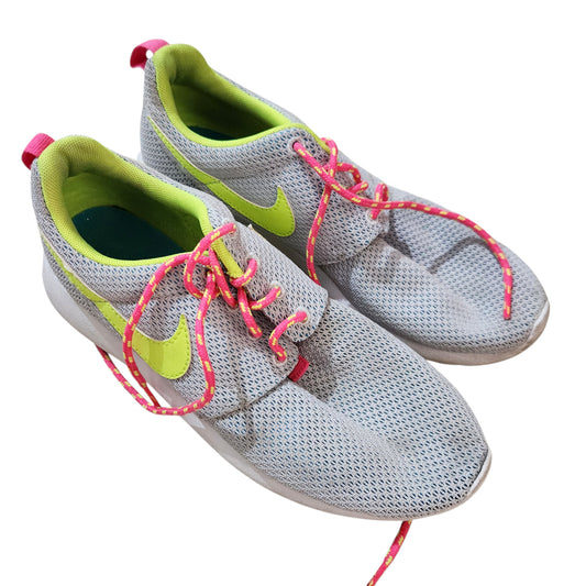 NIKE Roshe One נעלי ספורט אפורות לנשים – מידה 38