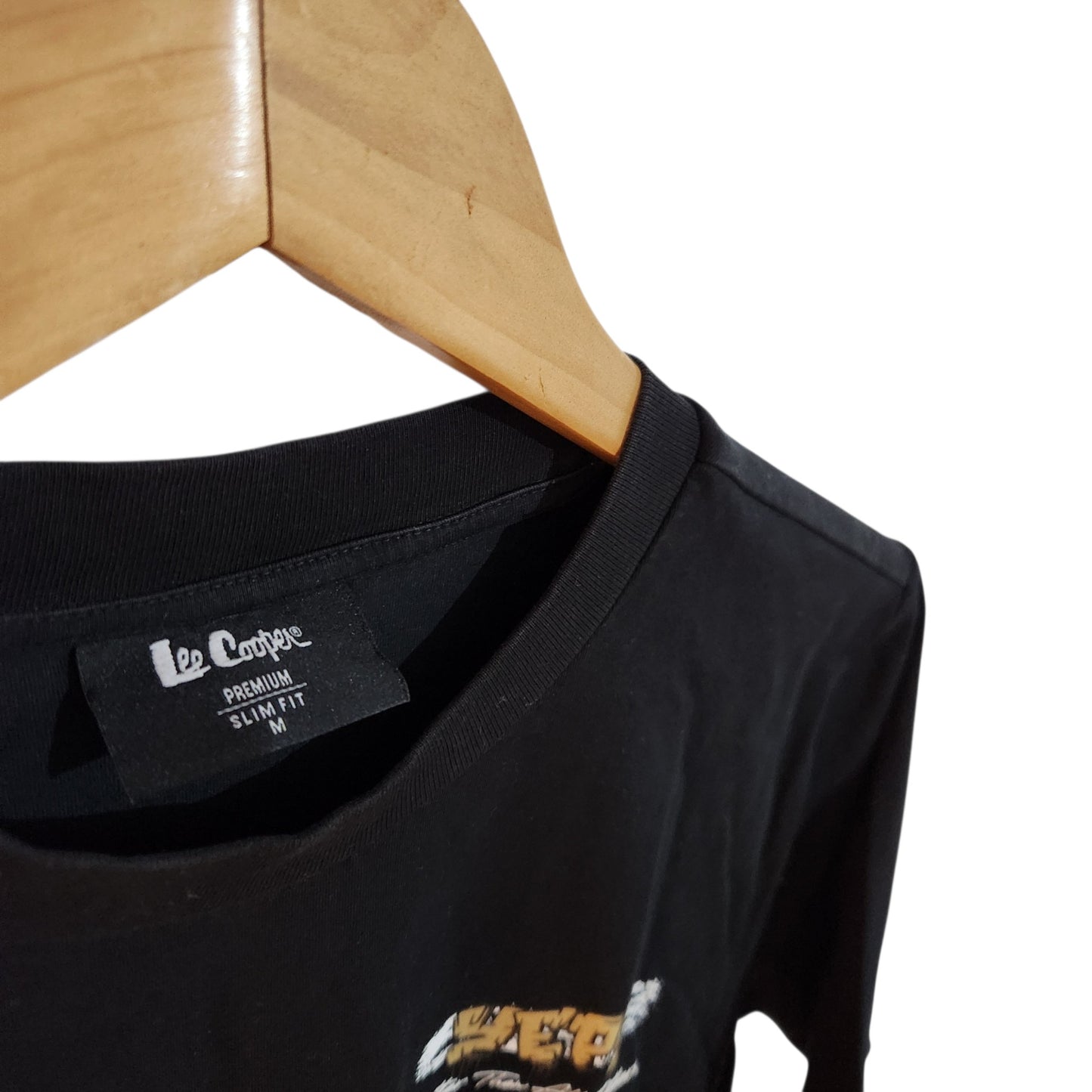 LEE COOPER | חולצת טי שחורה לגבר עם הדפס | M | כתם
