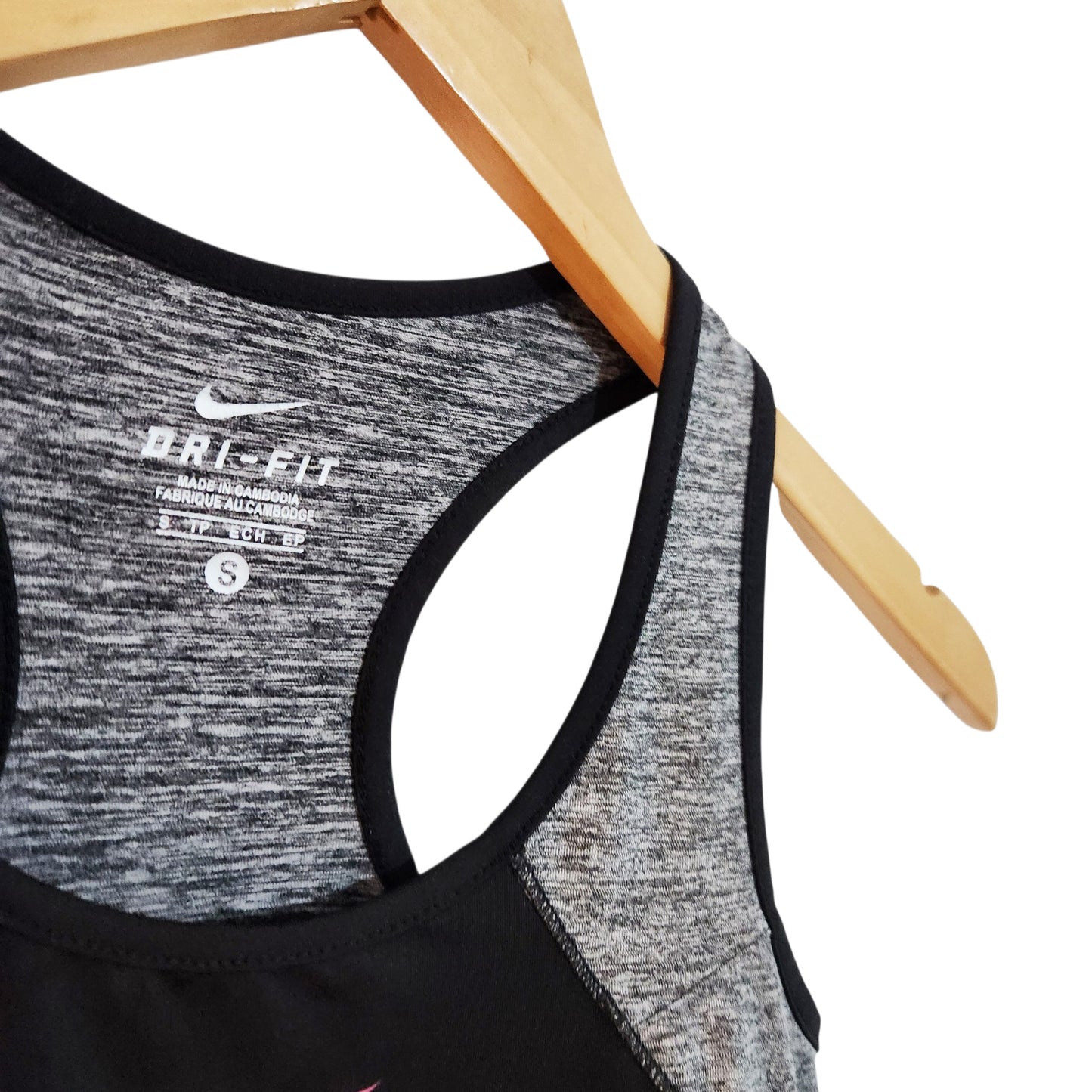 NIKE DRI-FIT | גופיית ספורט שחורה לאישה | מידה S