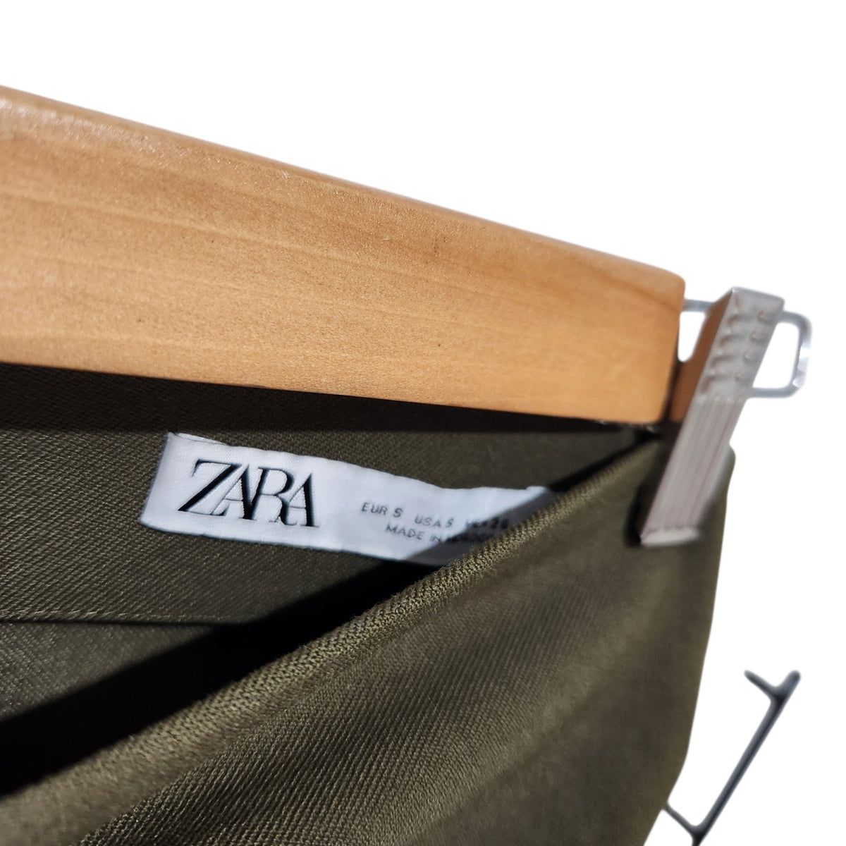 ZARA | חצאית מיני ירוק זית עם כיווצים לנשים | מידה S