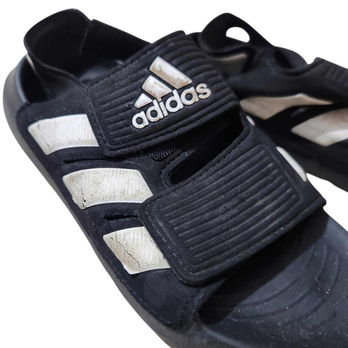 ADIDAS | סנדלי ילדים שחור-לבן | מידה 31