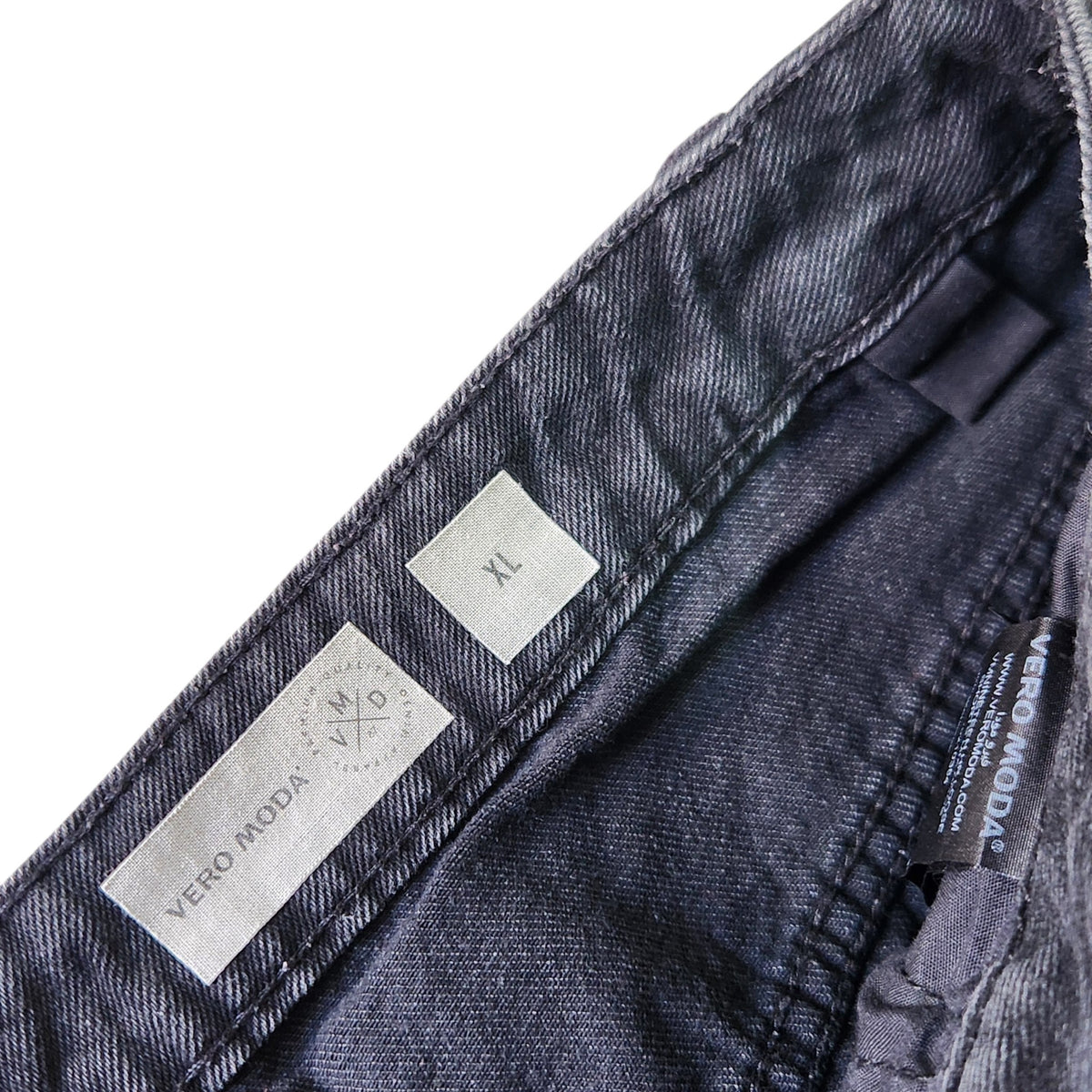 VERO MODA | מכנסי ג׳ינס קצרים שחורים לאישה | XL