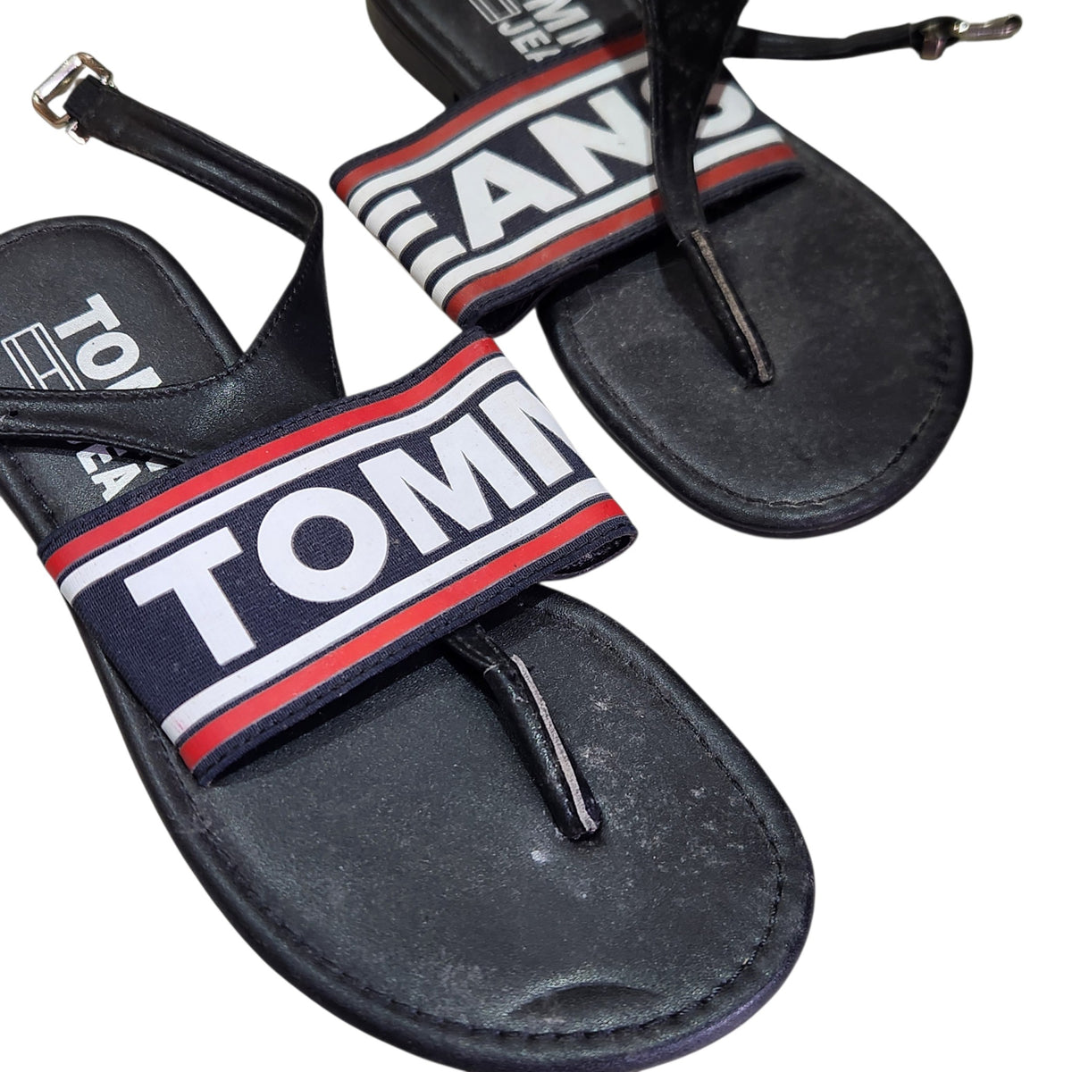 TOMMY JEANS | סנדלי אצבע שחורים לאישה | מידה 35