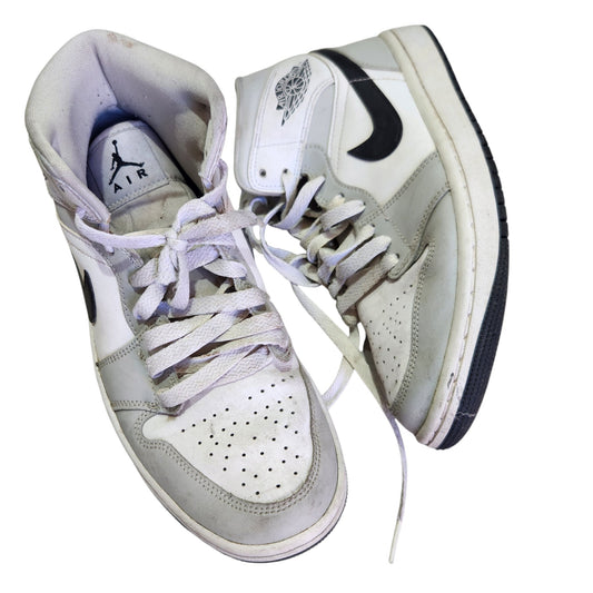 NIKE AIR JORDAN 1 MID | נעלי סניקרס גבוהות לאישה | מידה 38.5 | לבן אפור ושחור