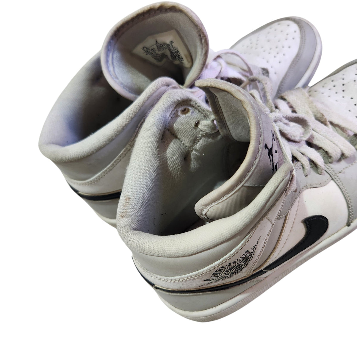 NIKE AIR JORDAN 1 MID | נעלי סניקרס גבוהות לאישה | מידה 38.5 | לבן אפור ושחור