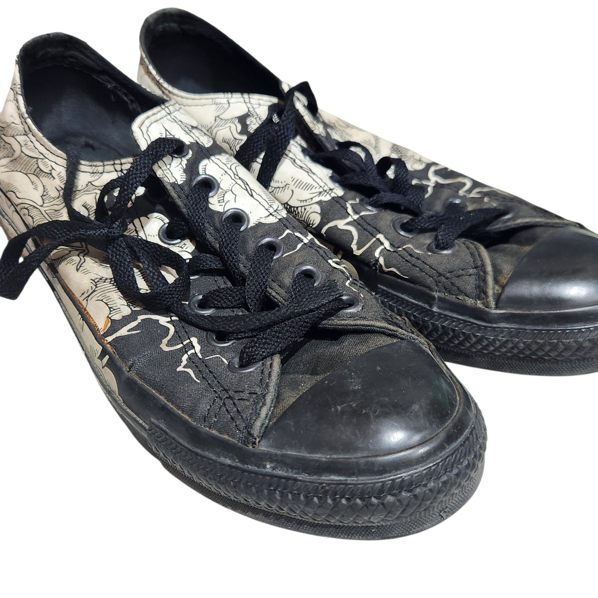 CONVERSE ALL STAR | נעלי סניקרס נמוכות בהדפס קומיקס שחור ולבן | יוניסקס | מידה 40