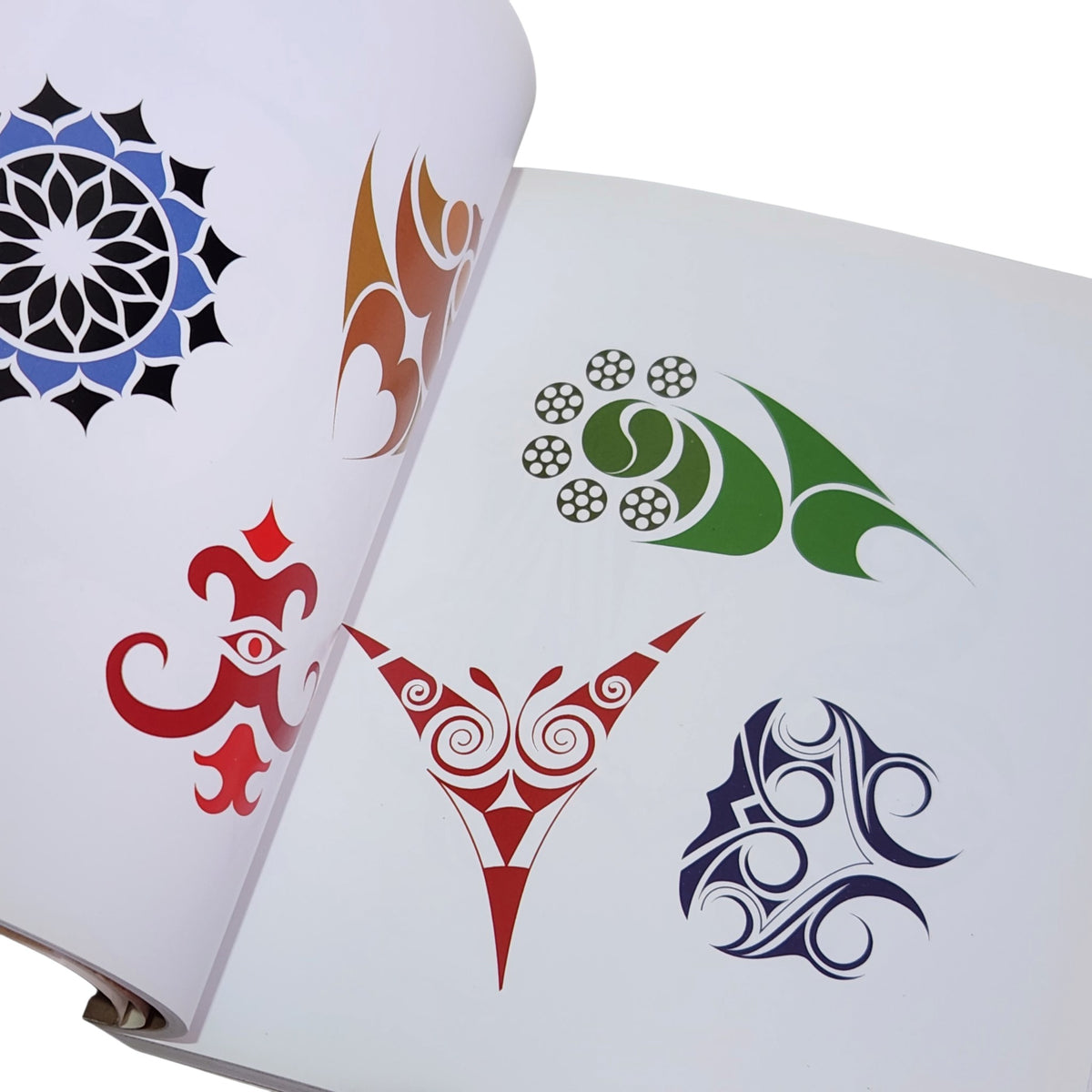 The Tattoo Sourcebook | Andy Sloss & Zaynab Mirza | ספר עיצובי קעקועים באנגלית