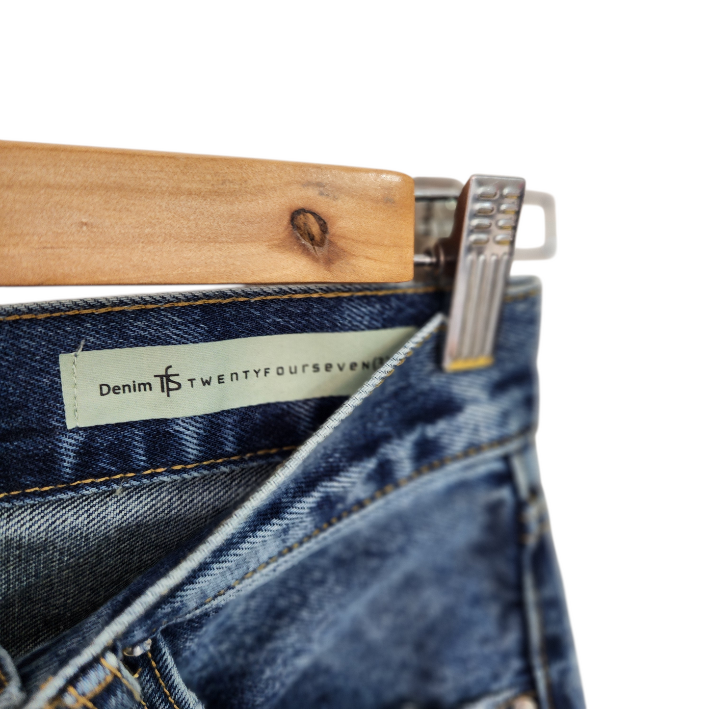 TWENTYFOURSEVEN ג'ינס קצר לאישה מידה 32