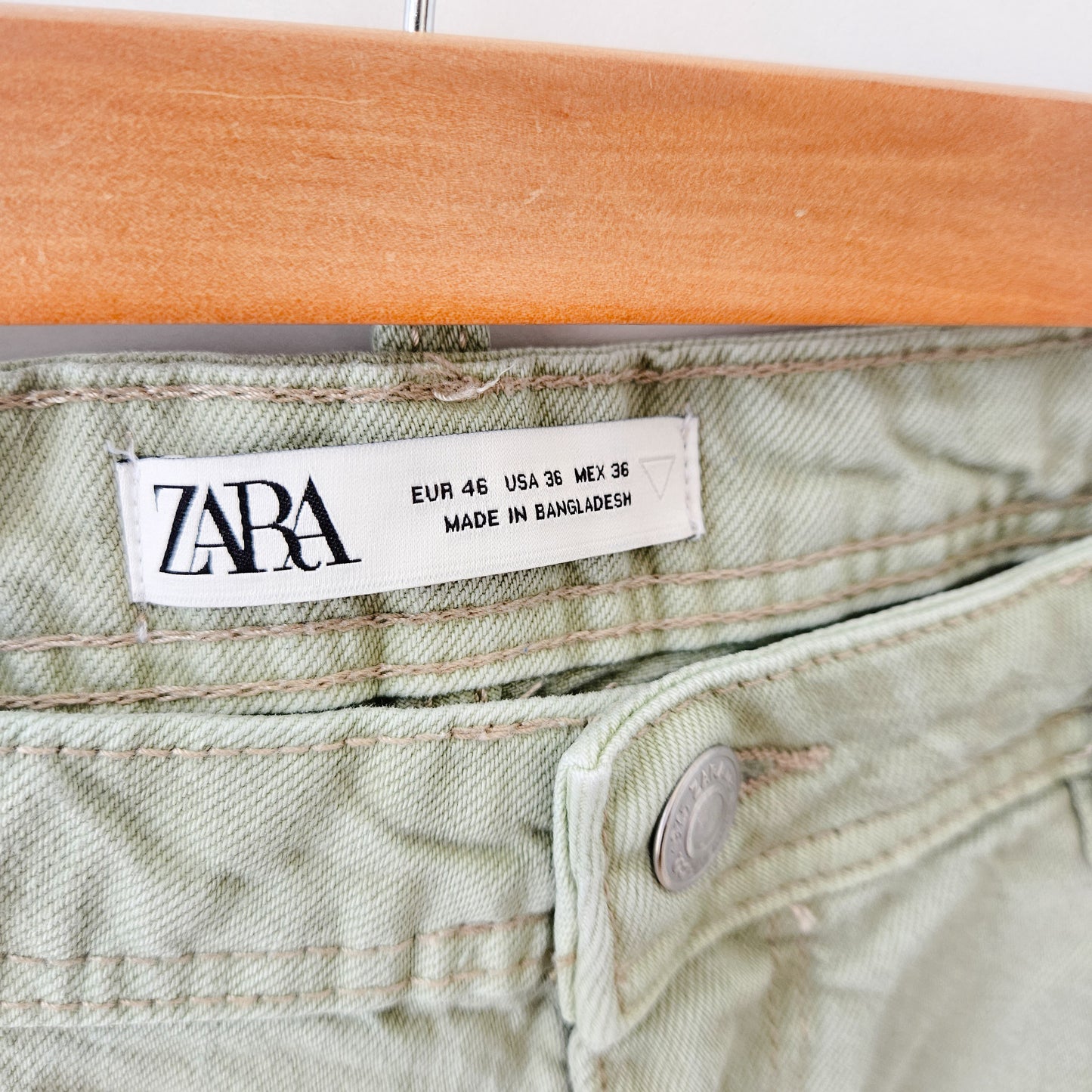 ZARA ג'ינס לגבר צבע ירוק בהיר מידה 46
