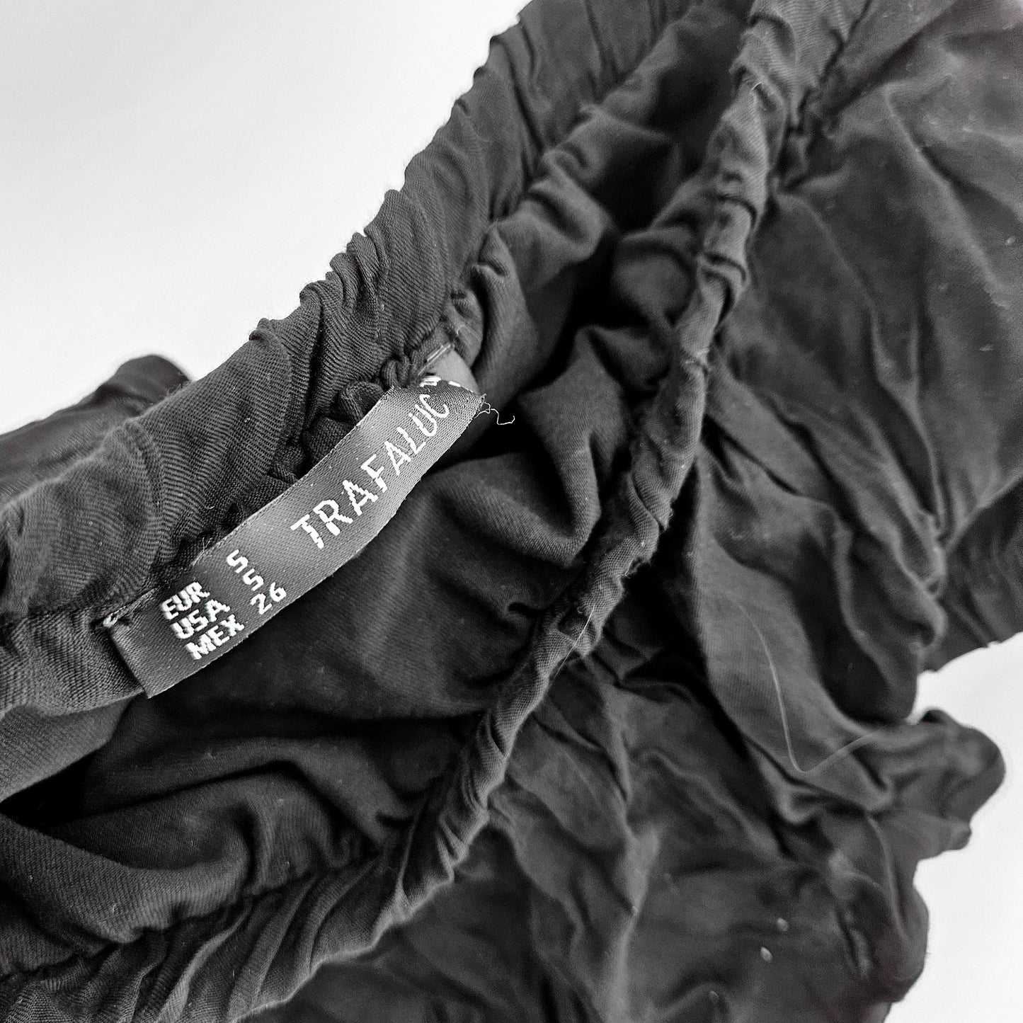 ZARA טופ סטרפלס שחור עם מלמלה