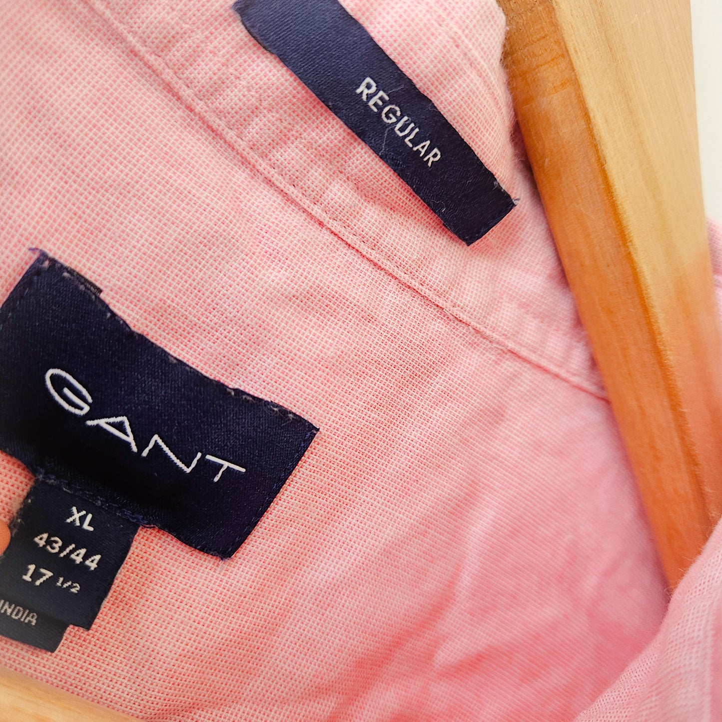GANT חולצה מכופתרת לגבר מידה XL יש כתם קטן מצורפת תמונה