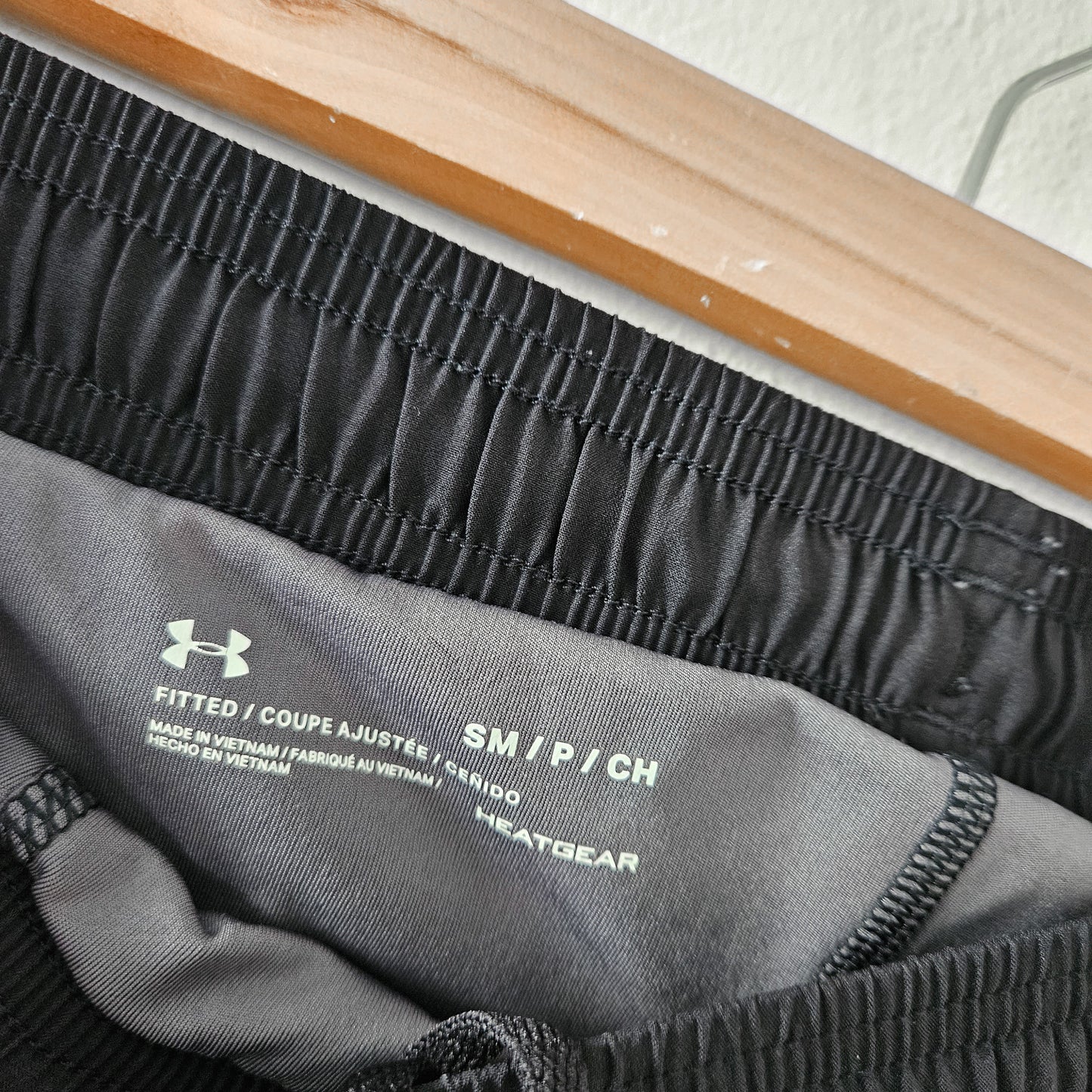 UNDER ARMOR מכנסיים לגבר מידה S‏