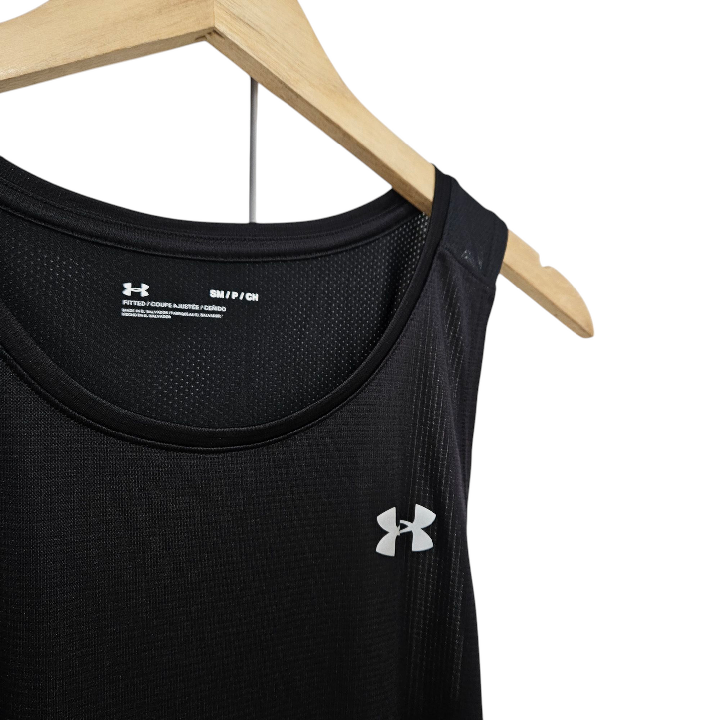 Under armor גופיה שחורה לאישה מידה S‏
