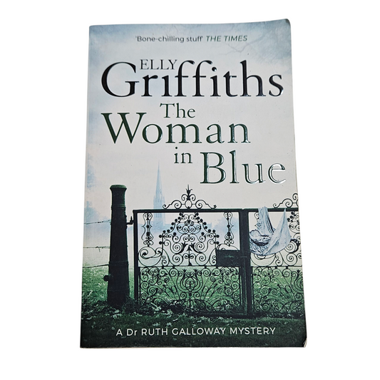 ELLY Griffiths the woman in blue‏