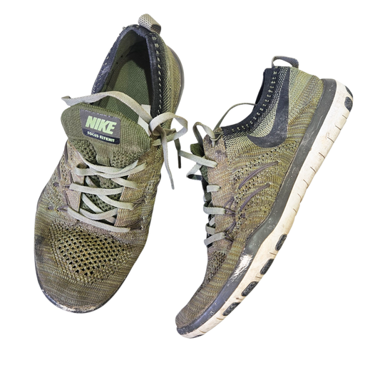 NIKE נעליים לאישה מידה 37.5