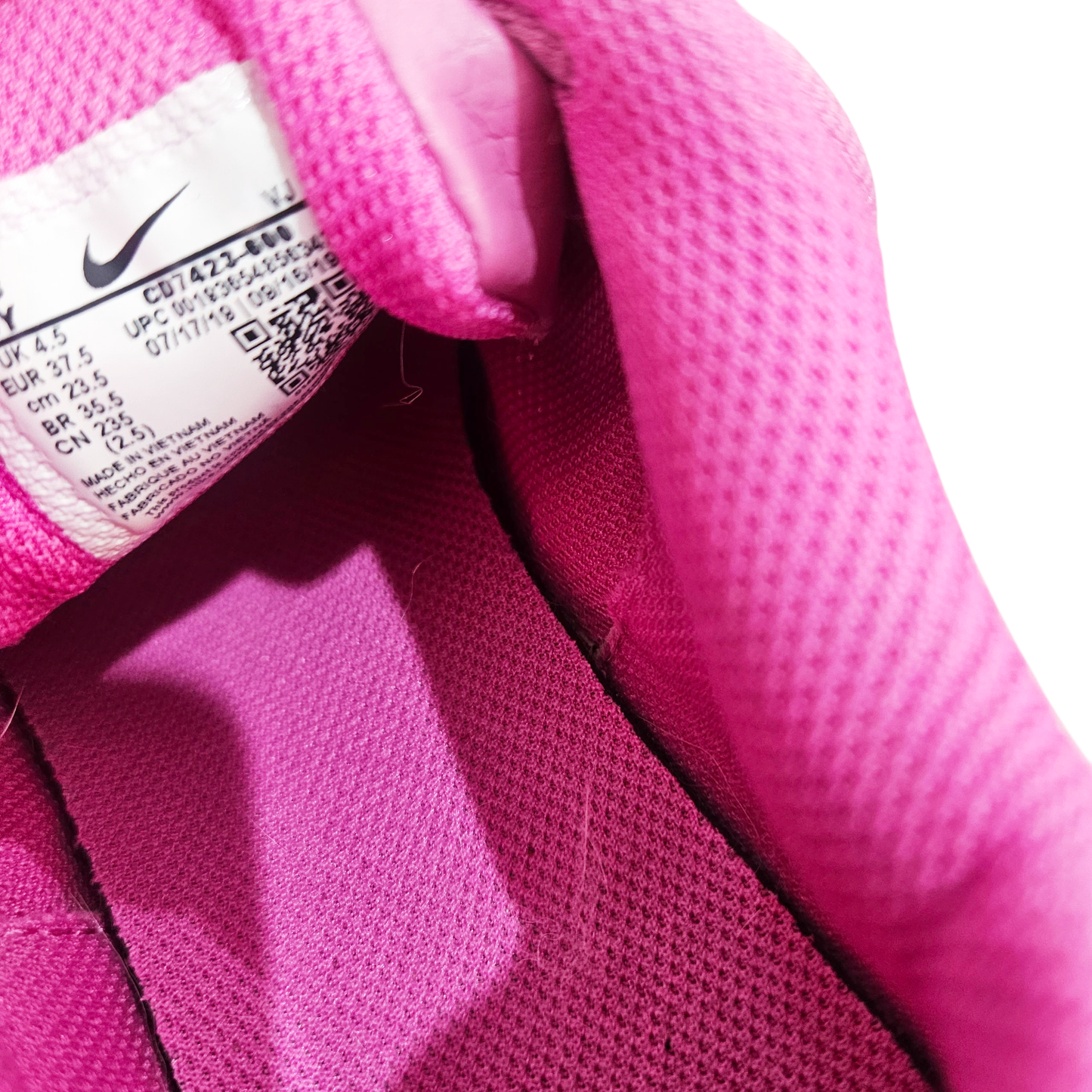 NIKE נעליים לאישה מידה 37.5